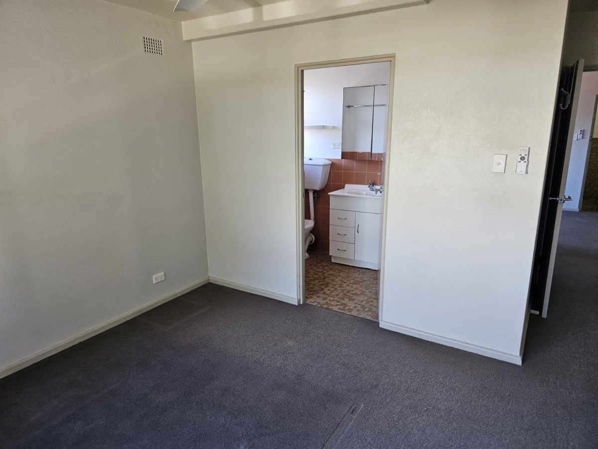 One bedroom in sought after Waverton